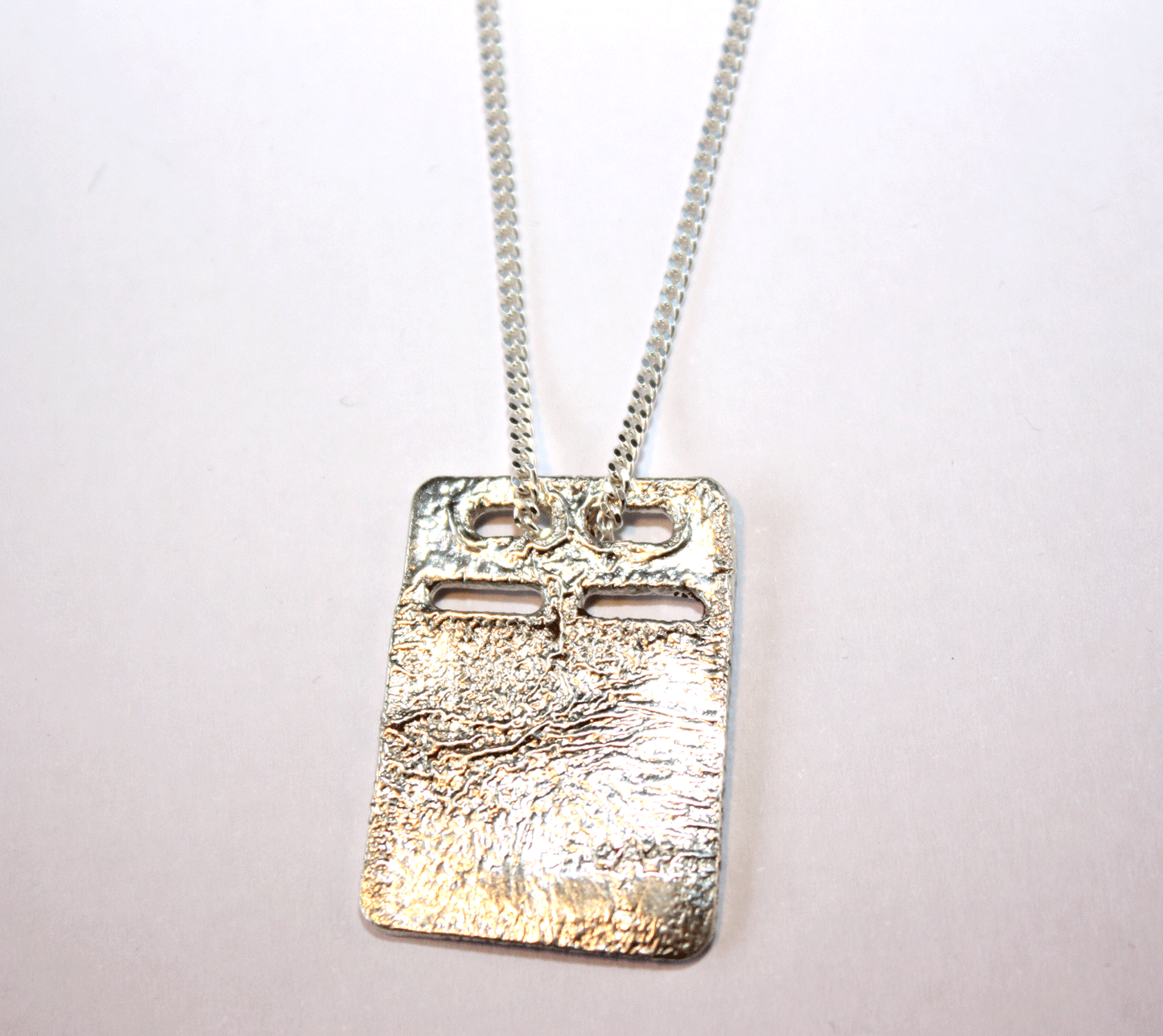 Silverhalsband Taggen
