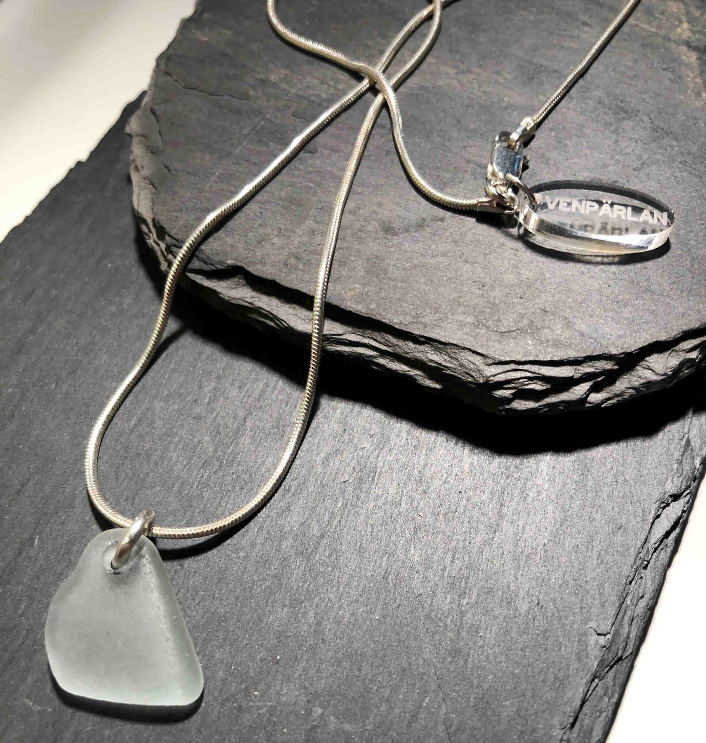 Silverhalsband med strandglas Bimini