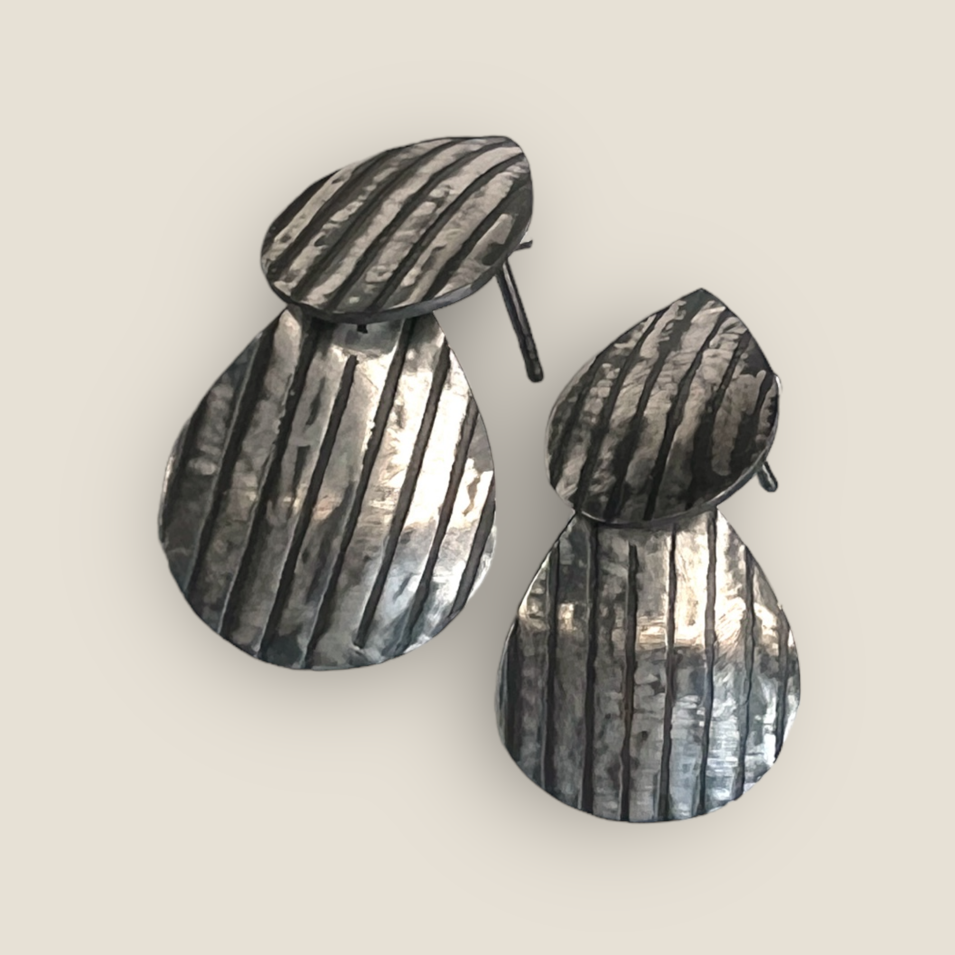 Svartoxiderade silverörhängen
