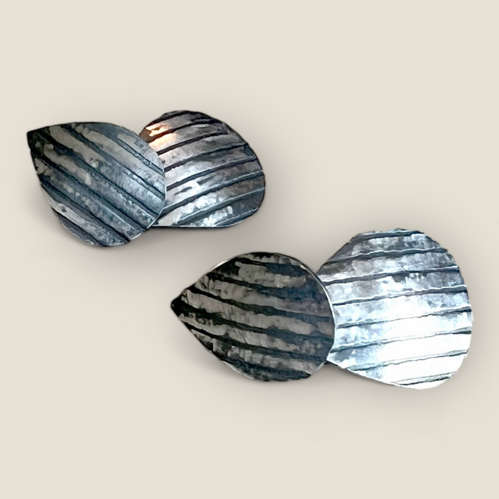 Svartoxiderade silverörhängen