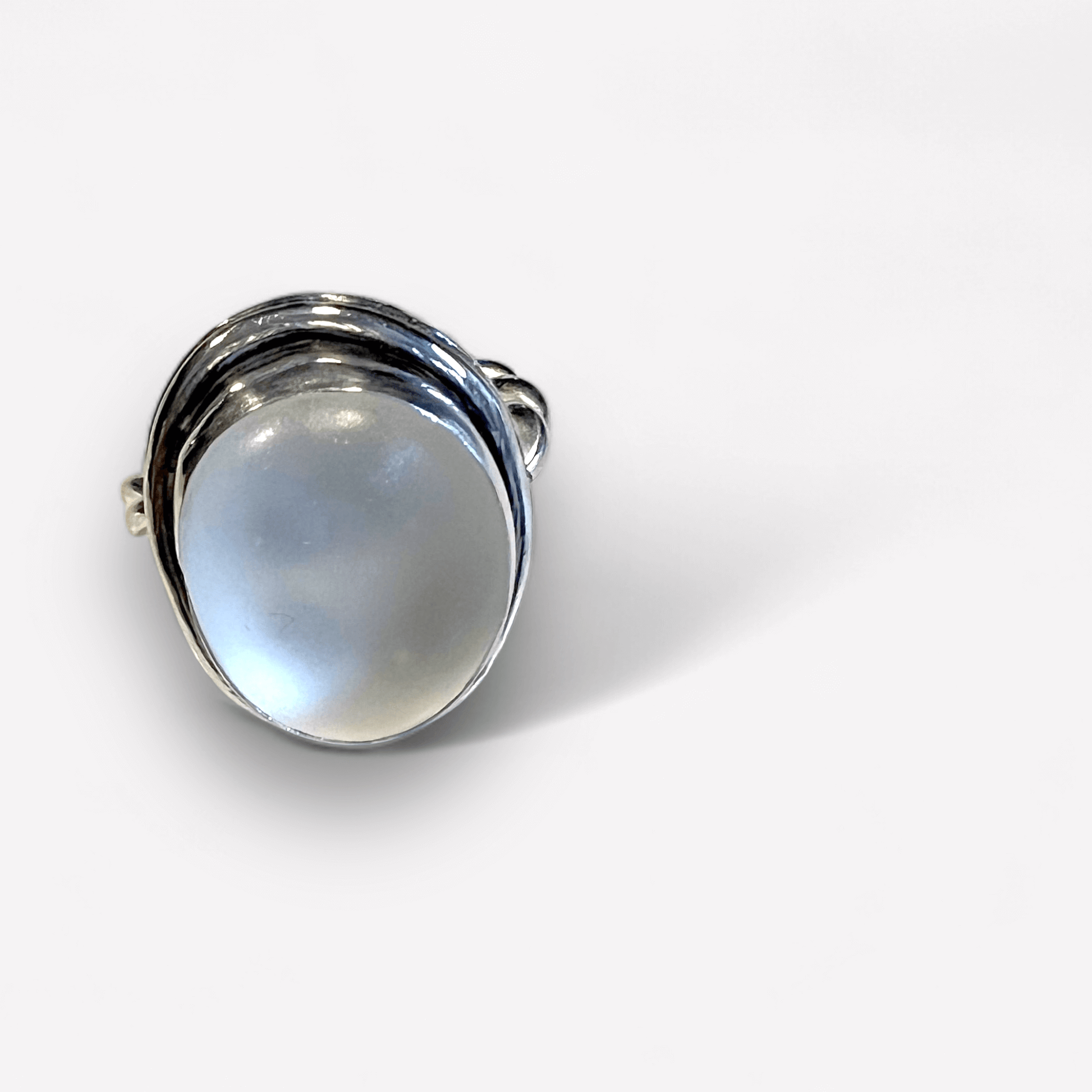 Silverring med vitt strandglas