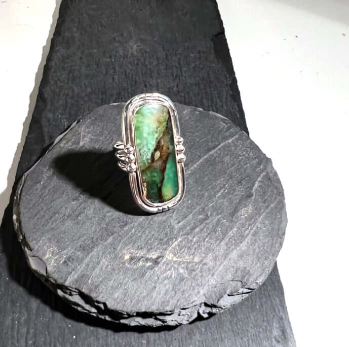Cocktail-ring i silver med grön chrysoprassten