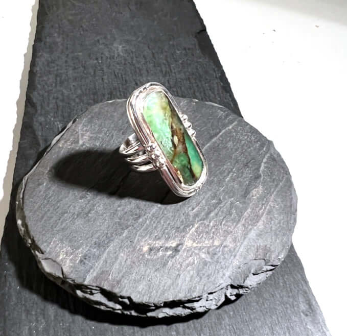 Cocktail-ring i silver med grön chrysoprassten
