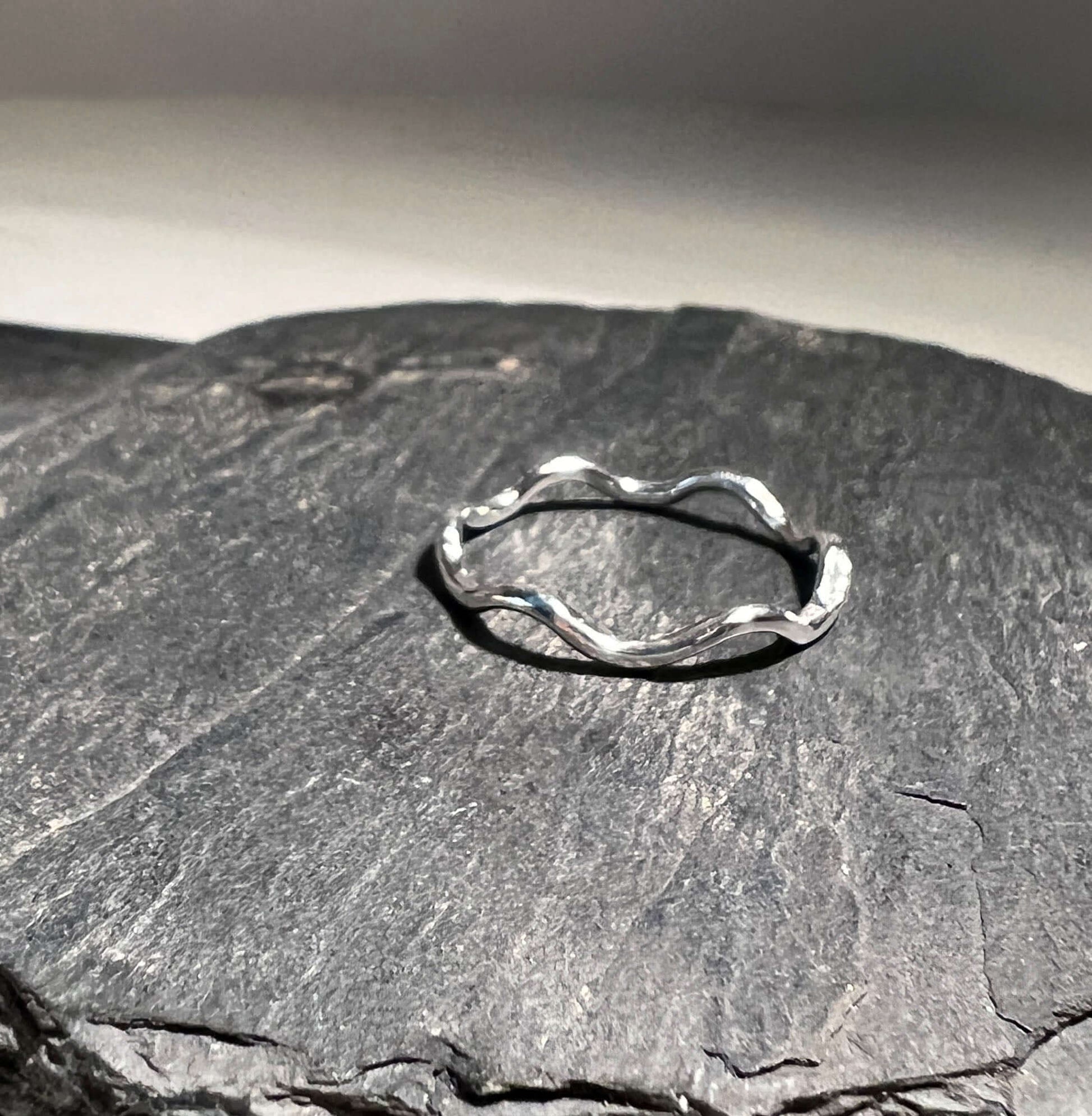 Tunn silverring Waves 1