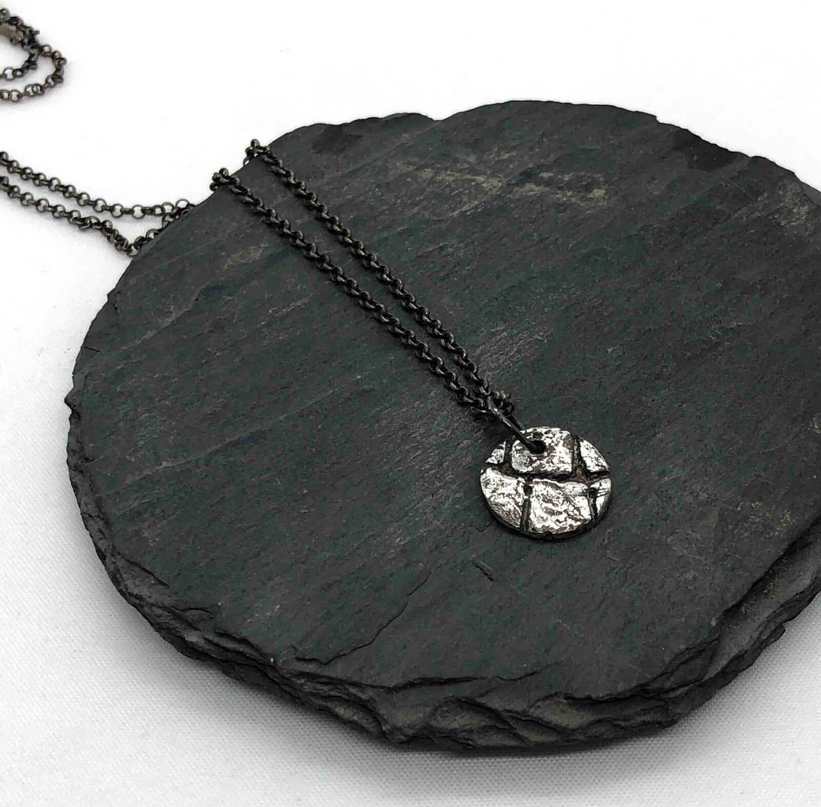 Silverhalsband Cobblestone 1