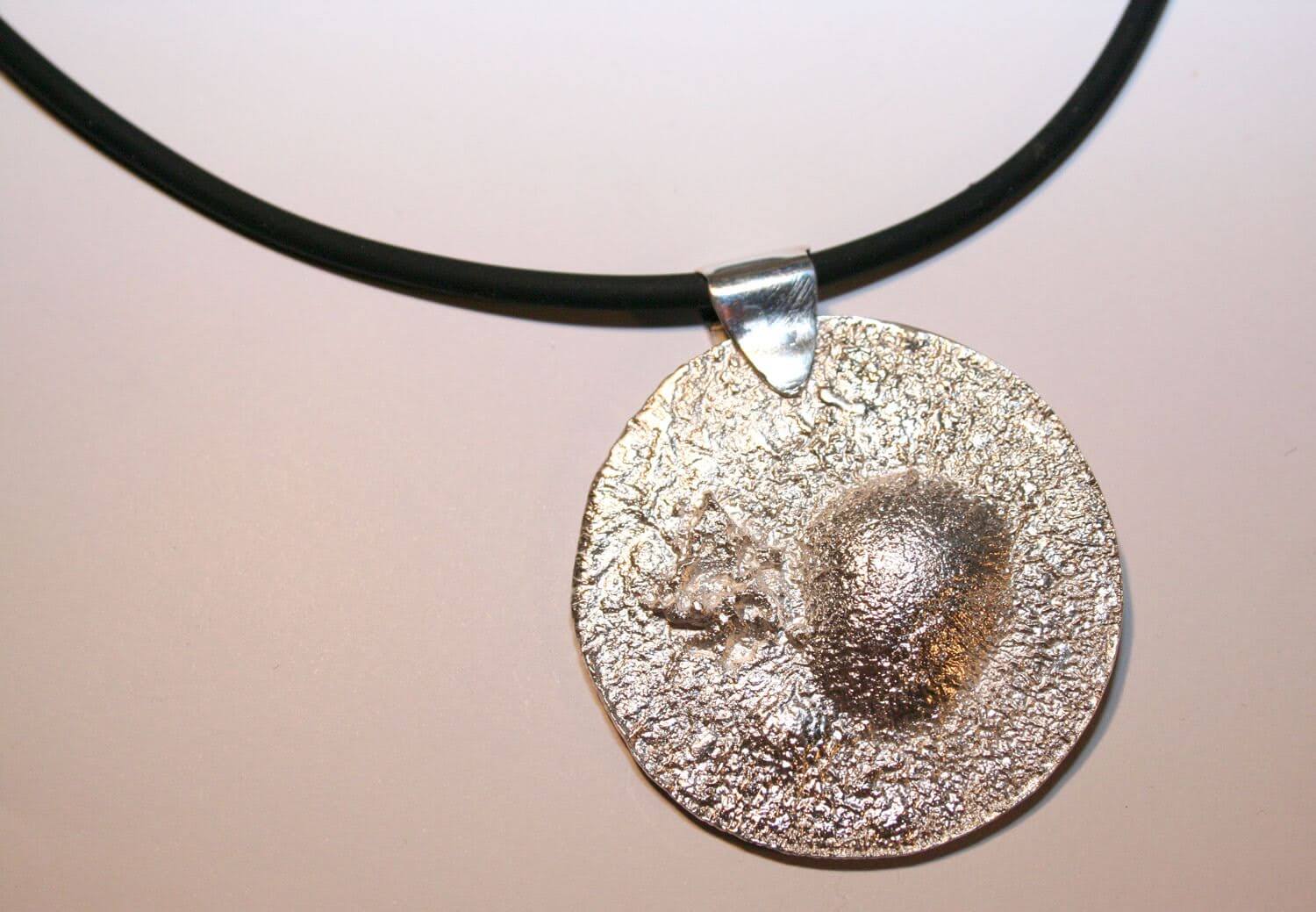 Silverhalsband Månyta