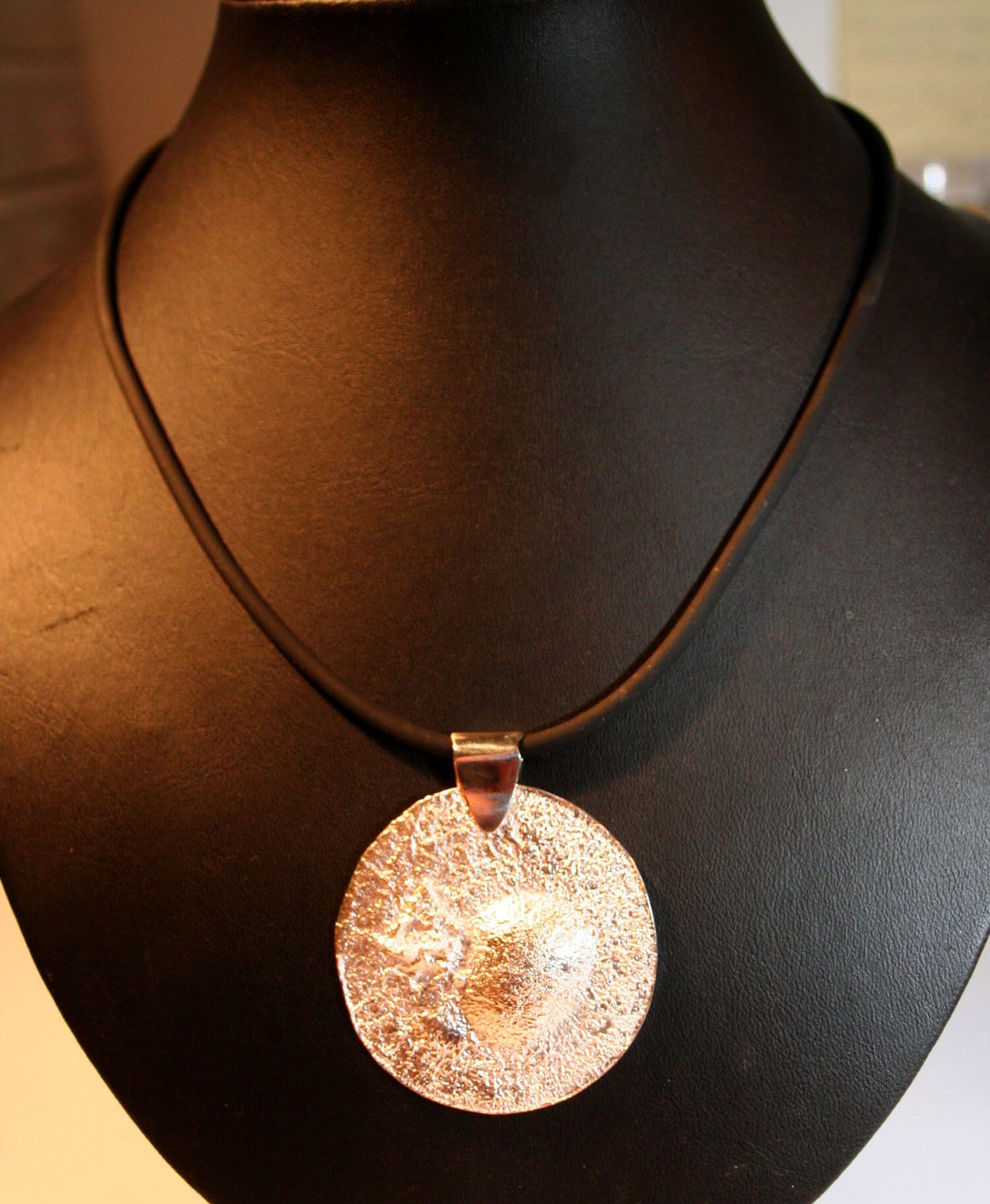 Silverhalsband Månyta