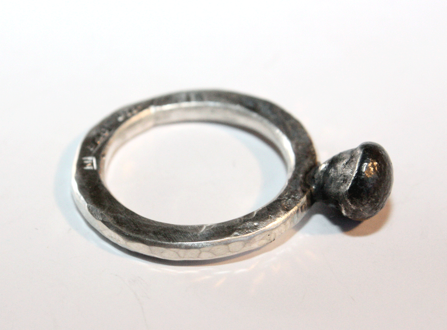 Silverring Black Ball