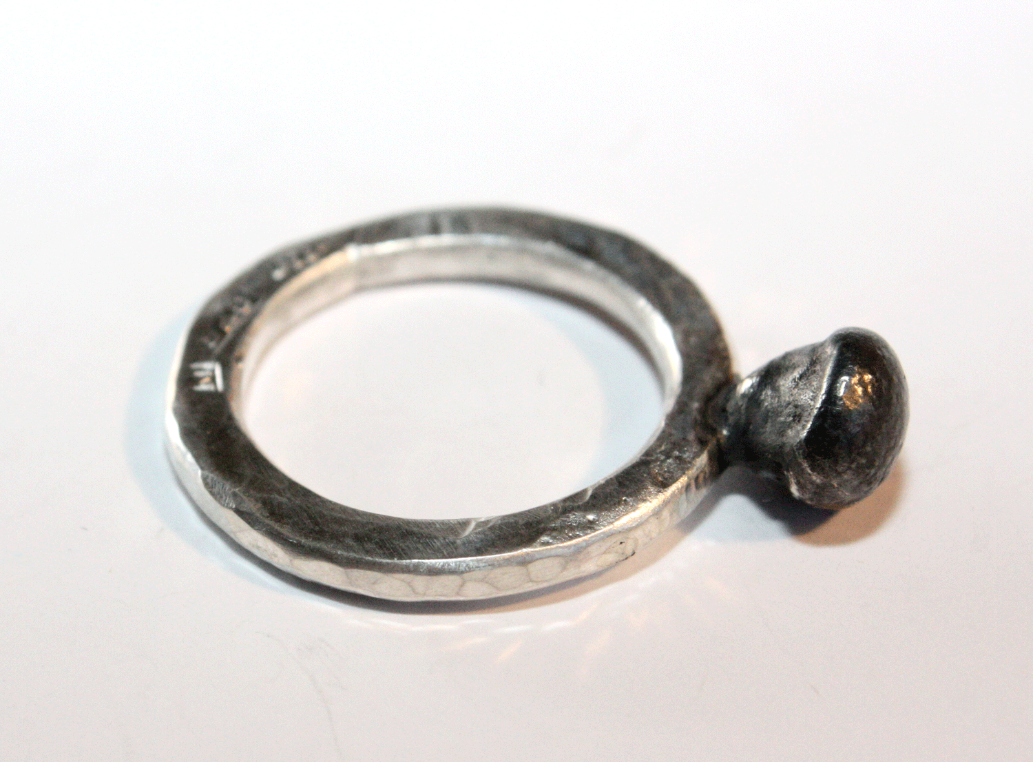 Silverring Black Ball
